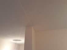 Натяжной потолок со швом